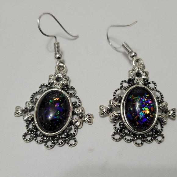 Earrings - Picture 1 of 9